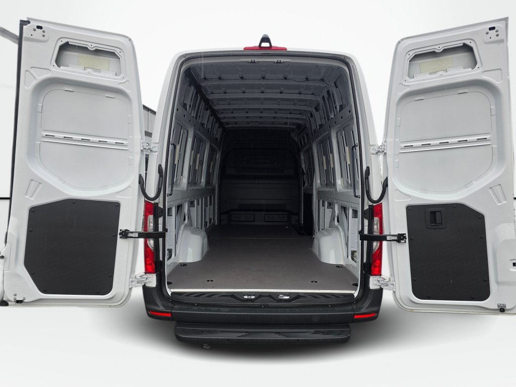 New 2025 Mercedes-Benz eSprinter 170 Cargo image 15