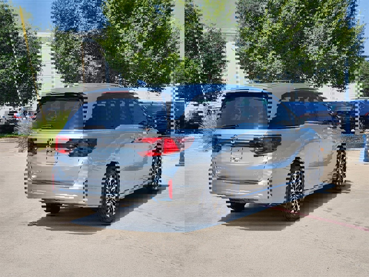New 2026 Honda Odyssey Elite image 3