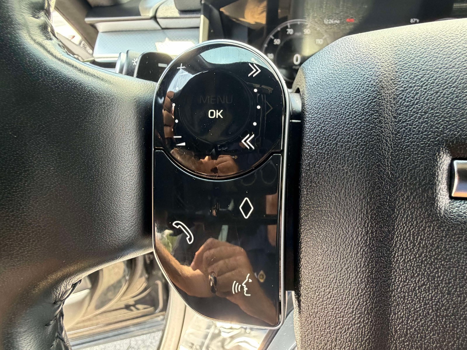 Used 2020 Land Rover Discovery Landmark AWD/4WD image 14