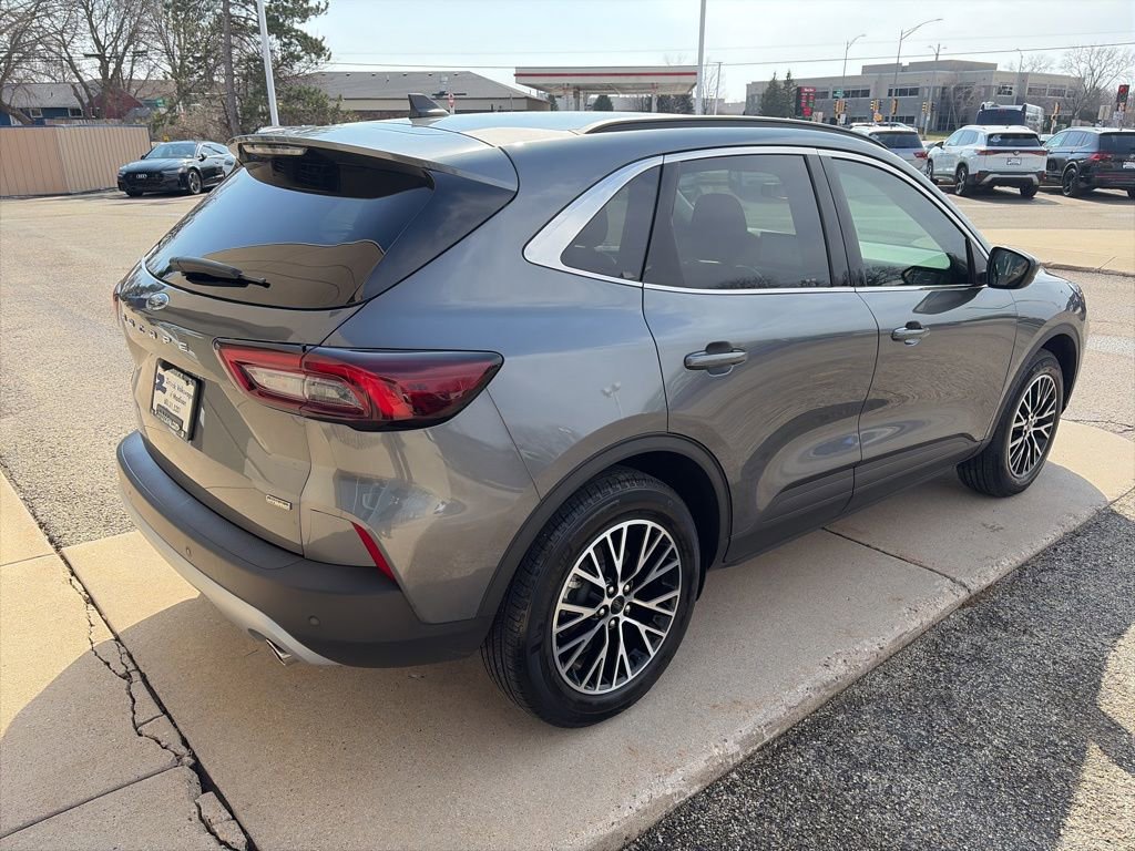 Used 2025 Ford Escape SE image 7