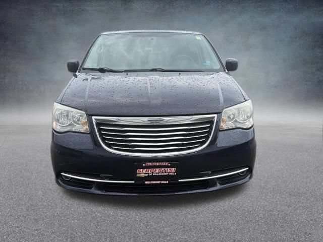 Used 2014 Chrysler Town & Country Touring w/ Driver Convenience Group FWD image 3