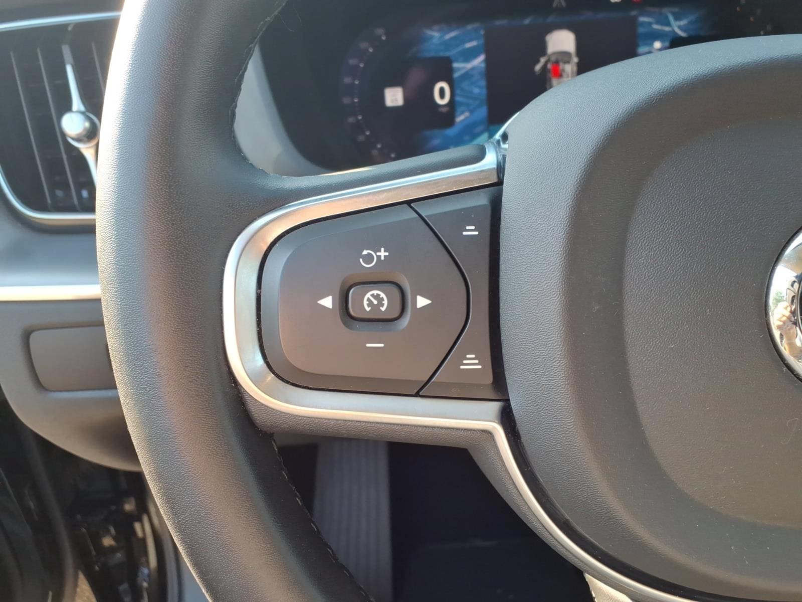 Certified 2024 Volvo XC60 B5 Core w/ Climate Package AWD/4WD image 27