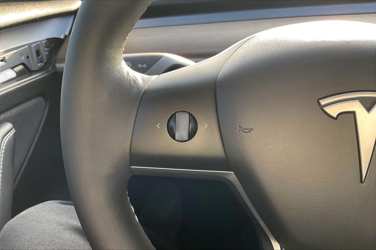 Used 2022 Tesla Model 3 Long Range AWD/4WD image 17