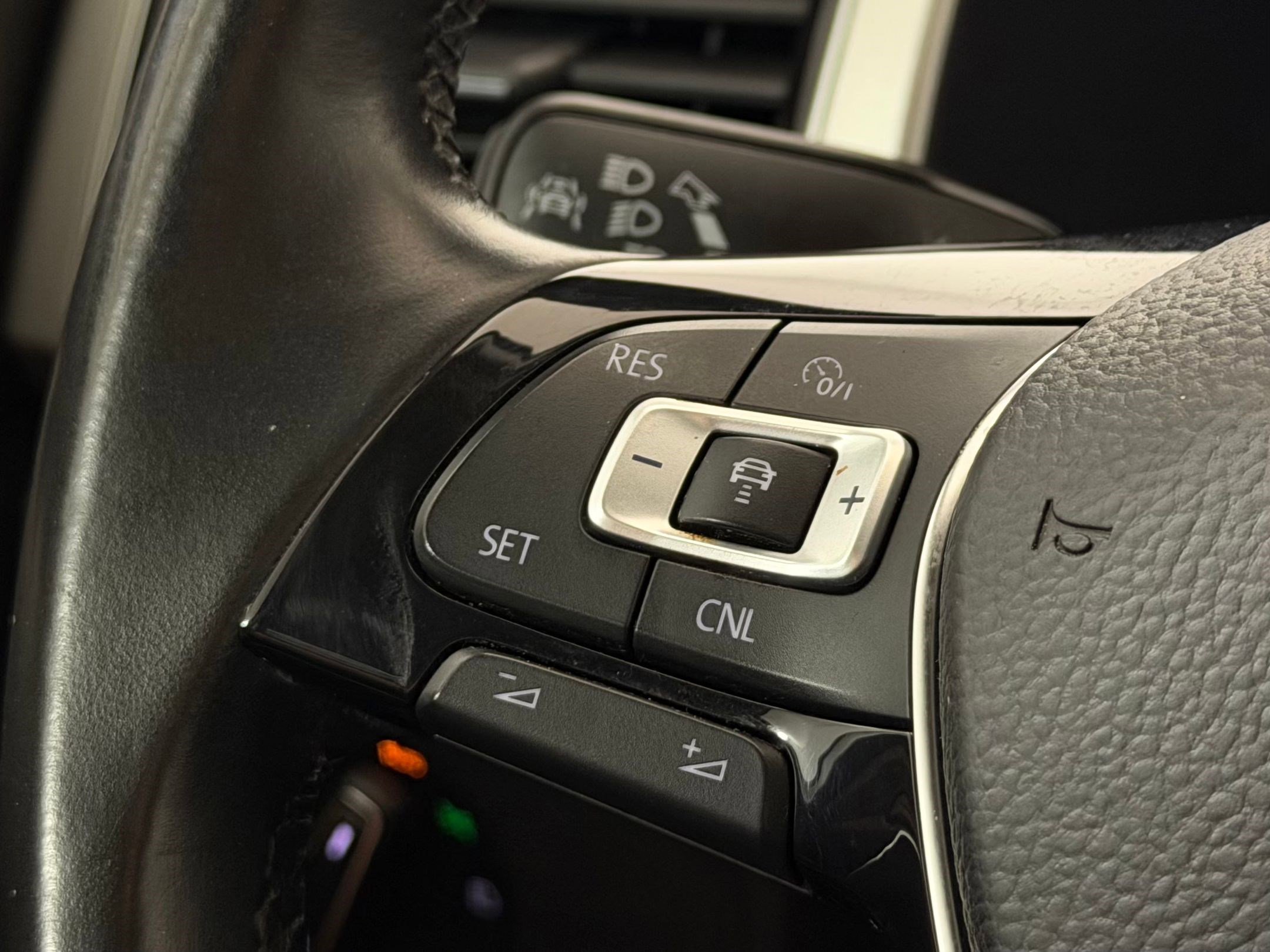 Used 2018 Volkswagen Atlas SEL Premium AWD/4WD image 17