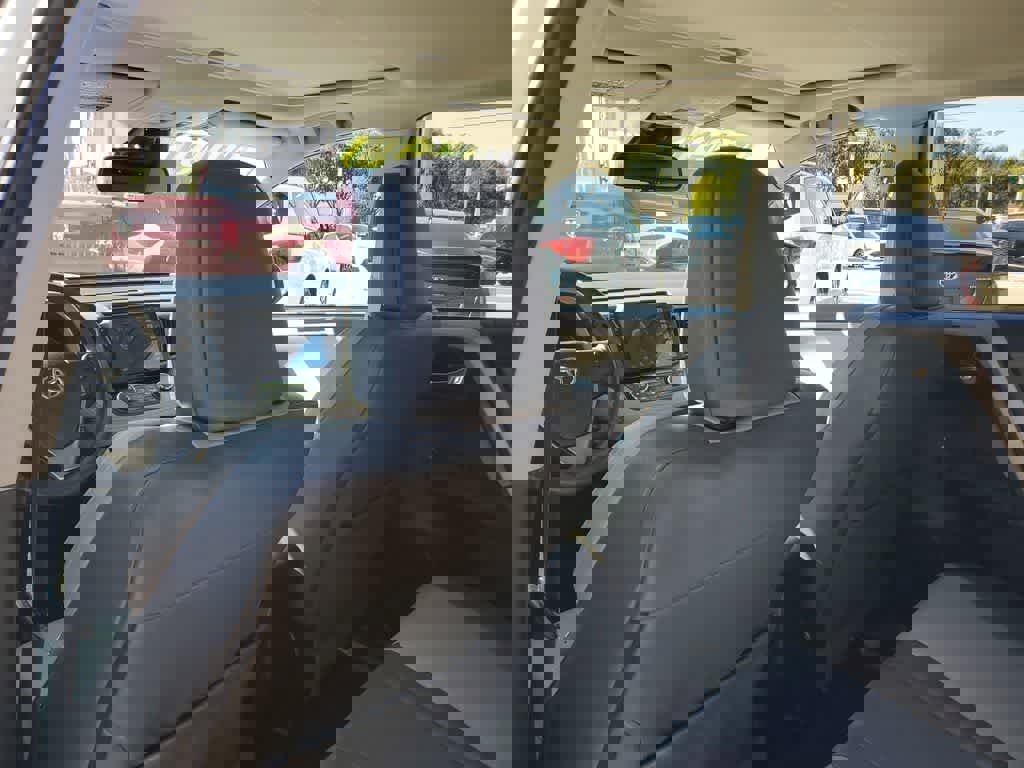 Used 2015 Toyota RAV4 Limited w/ Technology Package image 11