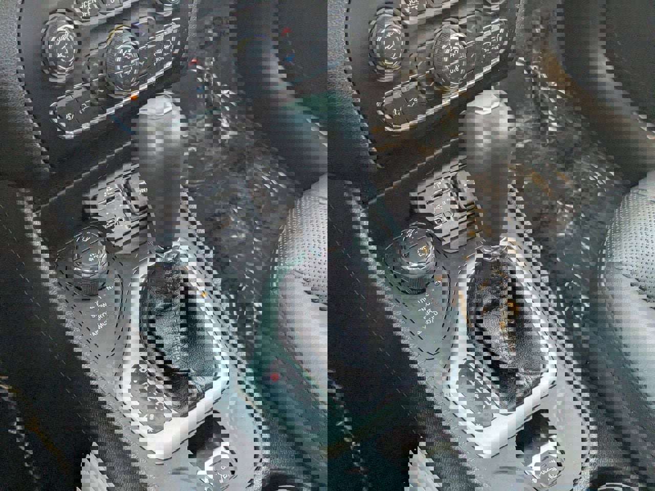 Used 2018 Jeep Cherokee Overland w/ Heavy Duty Protection Group AWD/4WD image 28