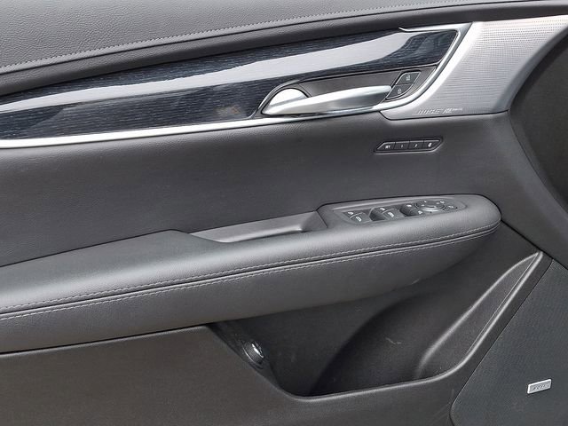 Used 2025 Cadillac XT5 Premium Luxury image 11