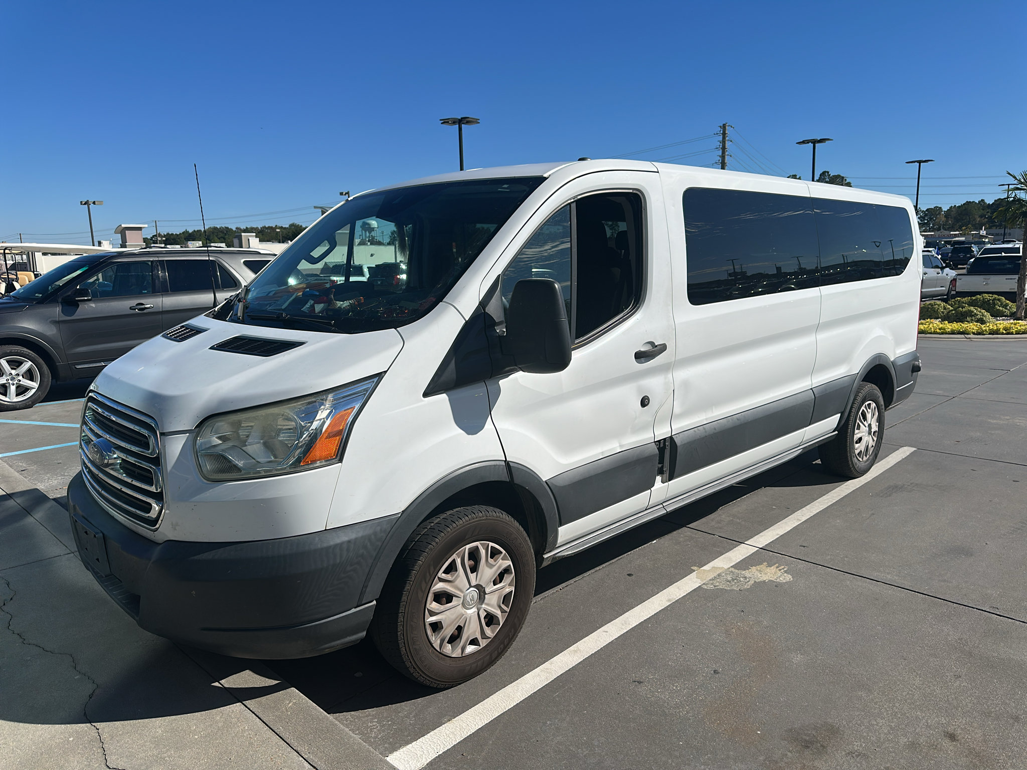 Used 2016 Ford Transit 350 XLT RWD image 1