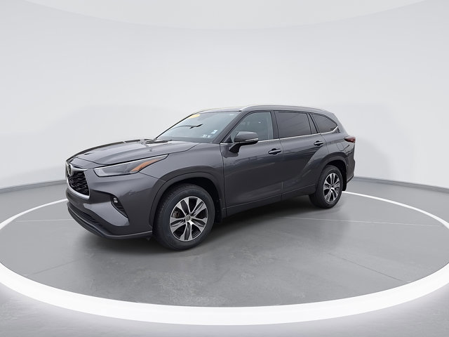Used 2024 Toyota Highlander XLE image 6
