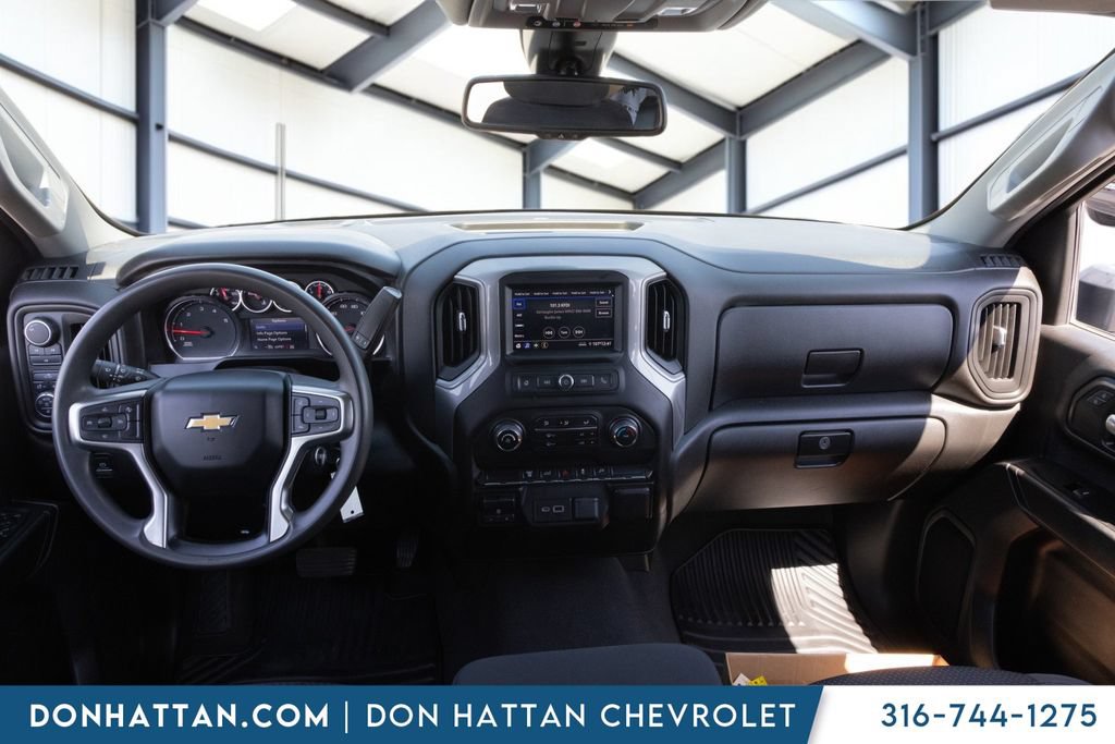 Used 2022 Chevrolet Silverado 2500 Custom w/ Custom Value Package AWD/4WD image 5