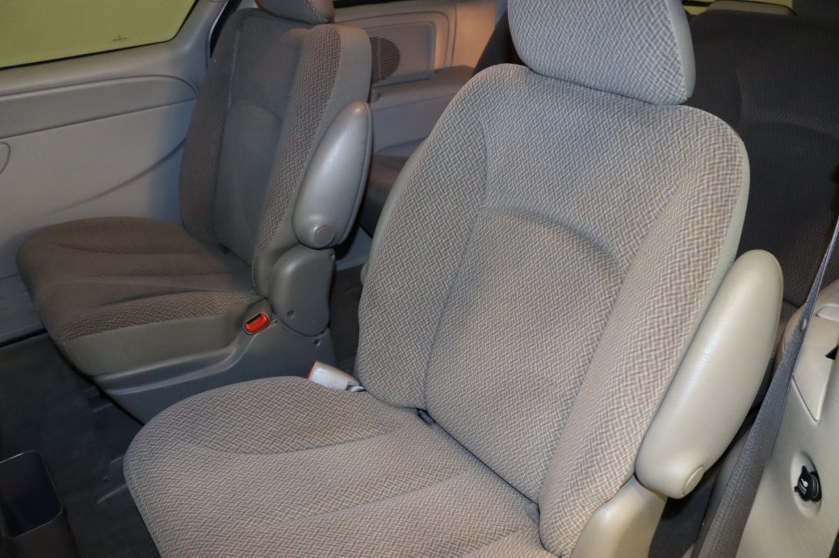 Used 2007 Dodge Caravan SXT w/ Popular Equipment Group I FWD image 7