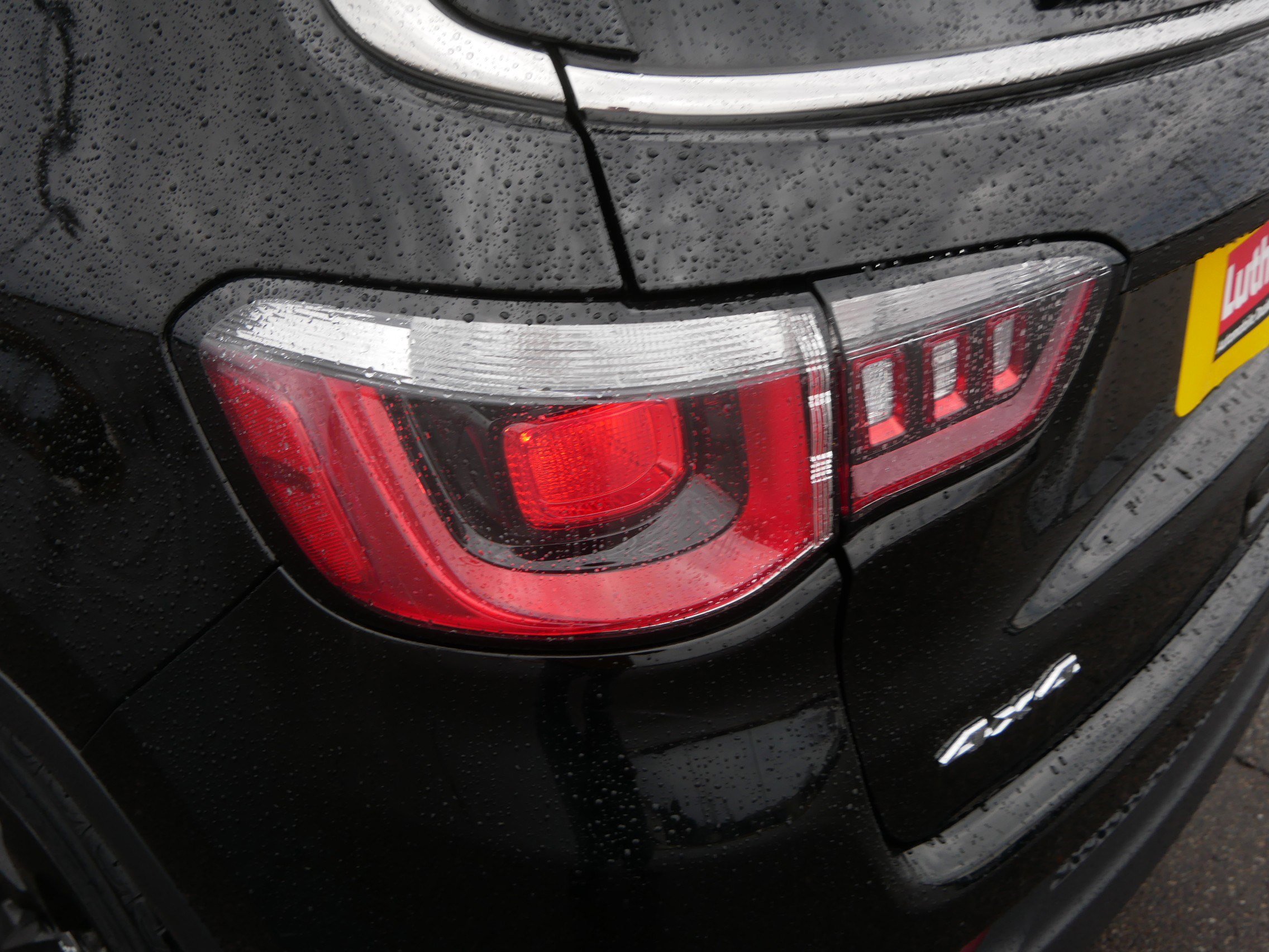 Used 2020 Jeep Compass Latitude w/ Cold Weather Group image 17