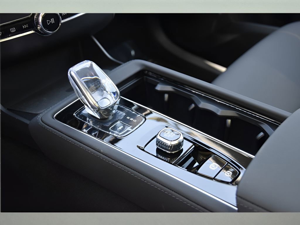 New 2026 Volvo XC90 B6 Plus w/ Protection Package Premier image 36