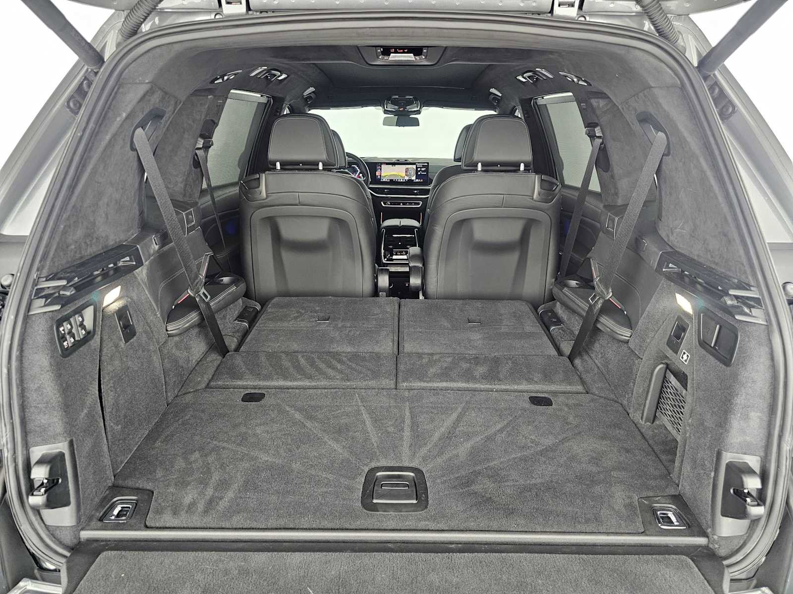 Used 2024 BMW X7 M60i w/ Executive Package image 17