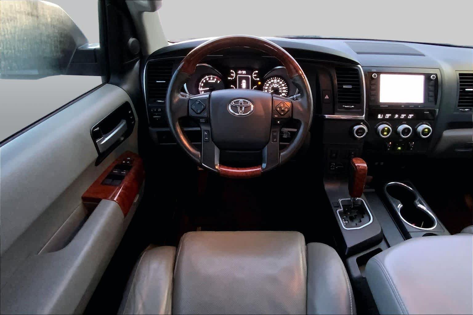 Used 2020 Toyota Sequoia Platinum RWD image 6