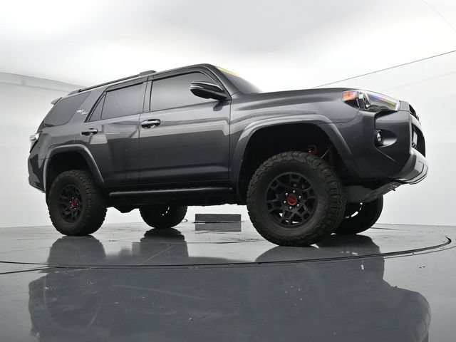 Used 2022 Toyota 4Runner TRD Off-Road Premium w/ Moonroof Package AWD/4WD image 40