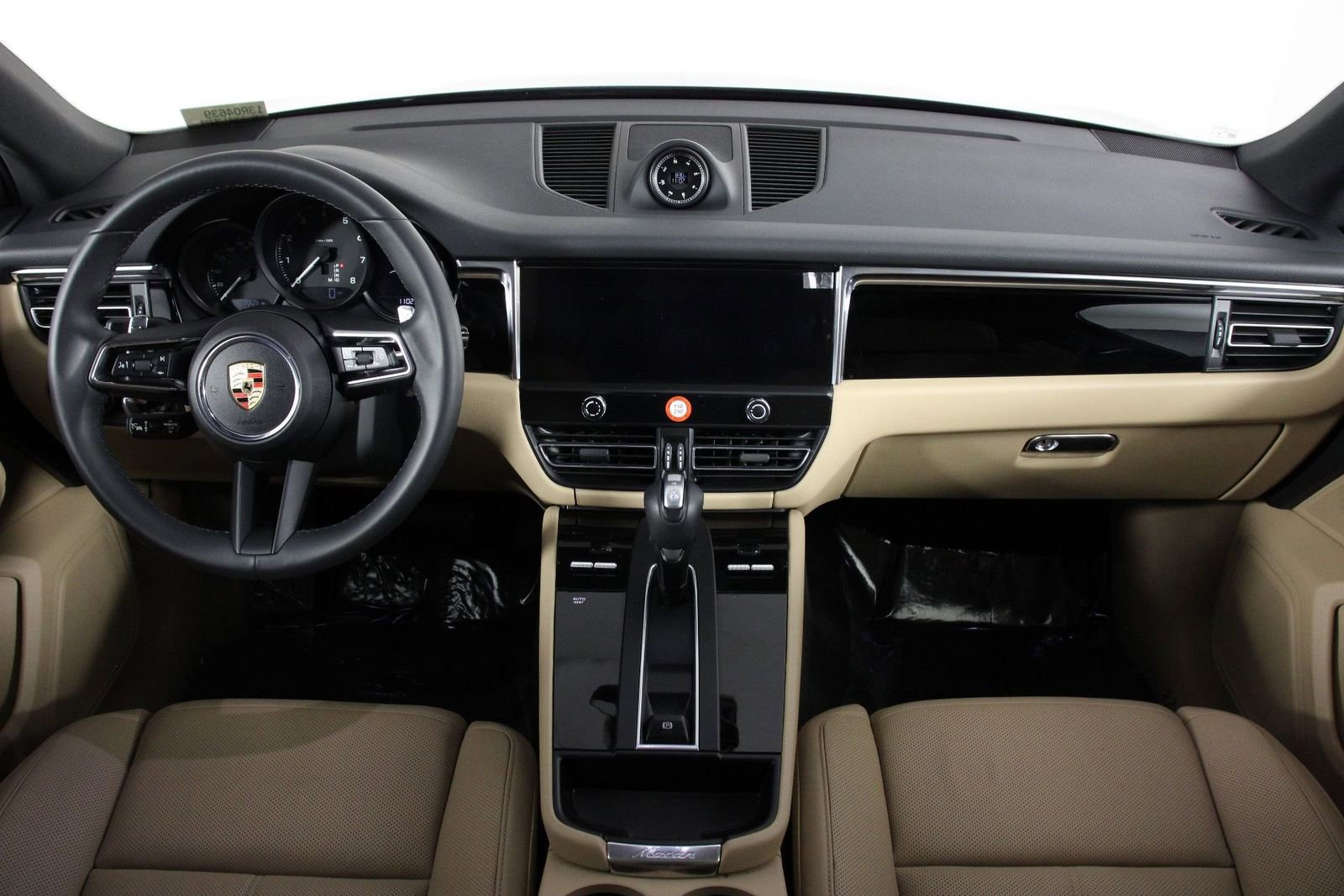 Certified 2025 Porsche Macan image 11