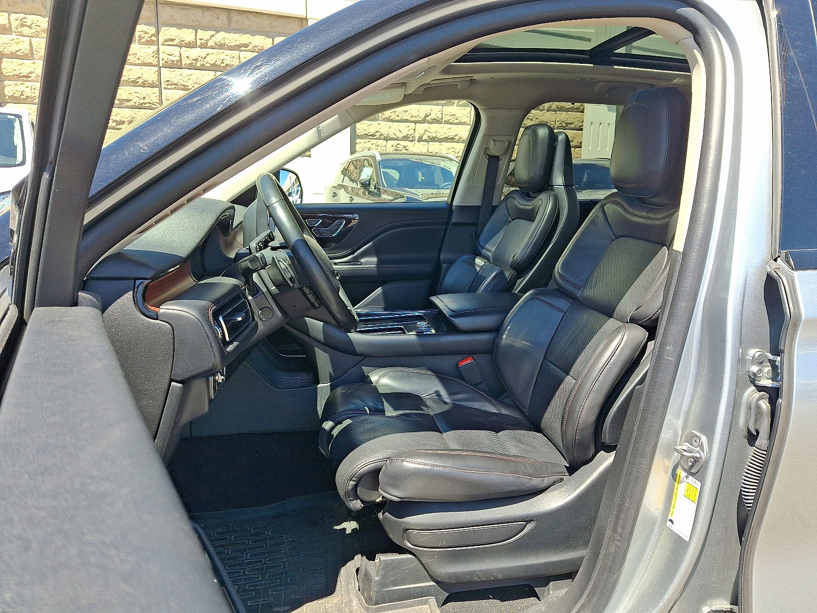 Used 2023 Lincoln Aviator Reserve w/ Equipment Group 201A AWD/4WD image 14