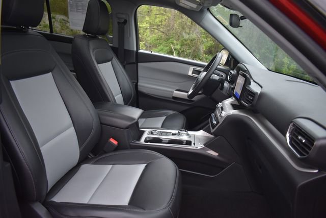 Used 2024 Ford Explorer XLT w/ Equipment Group 202A AWD/4WD image 14