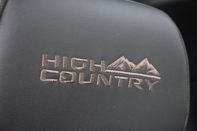 Used 2022 Chevrolet Traverse High Country AWD/4WD image 16