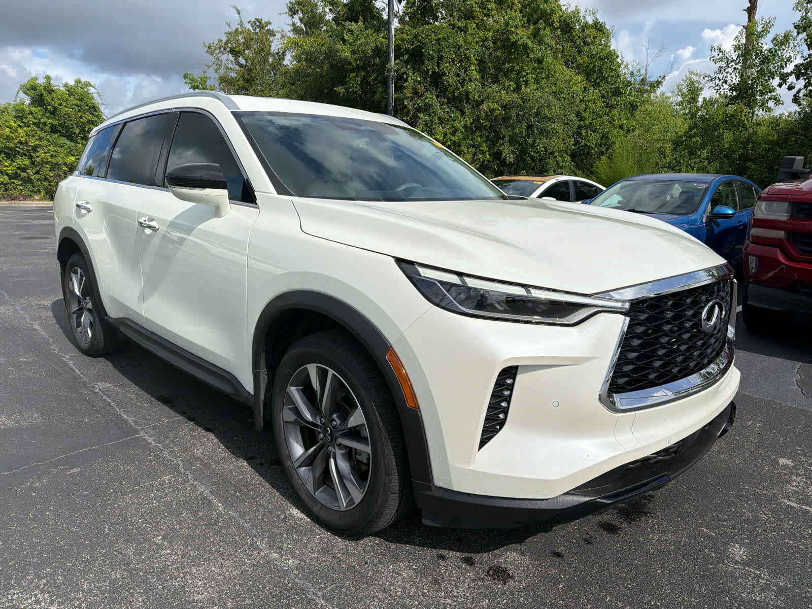 Used 2024 INFINITI QX60 Luxe FWD image 2