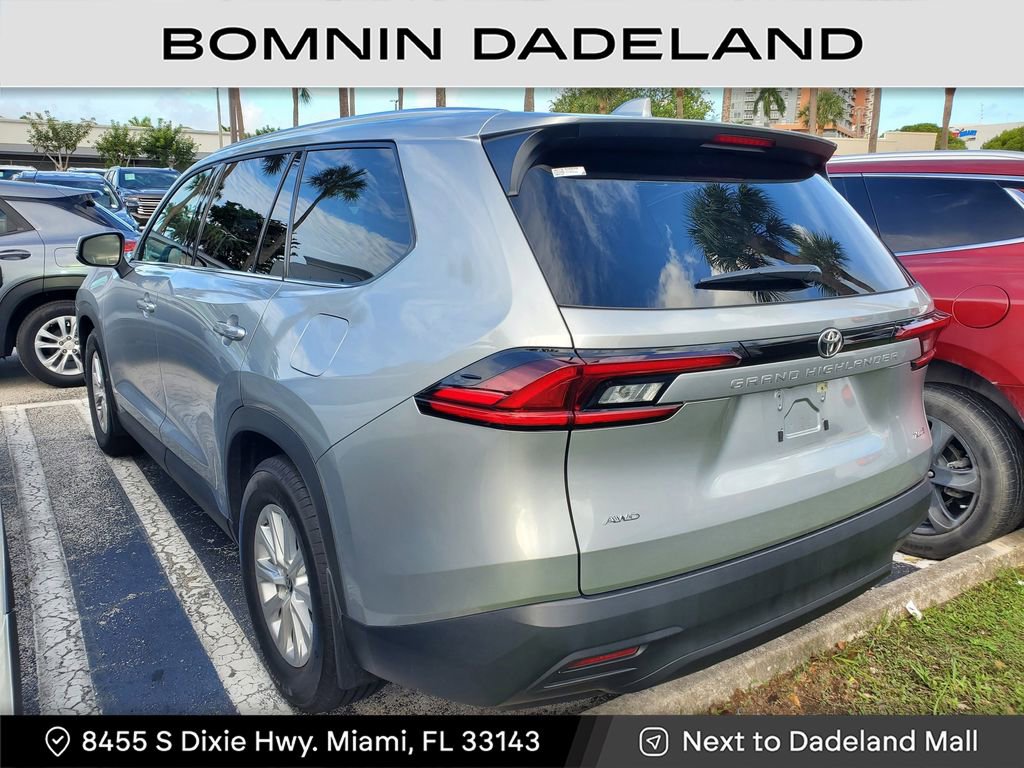 Used 2025 Toyota Grand Highlander AWD image 3