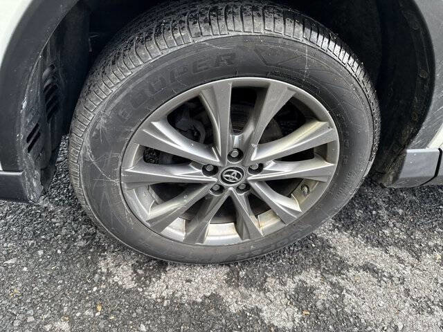 Used 2016 Toyota RAV4 Limited image 3