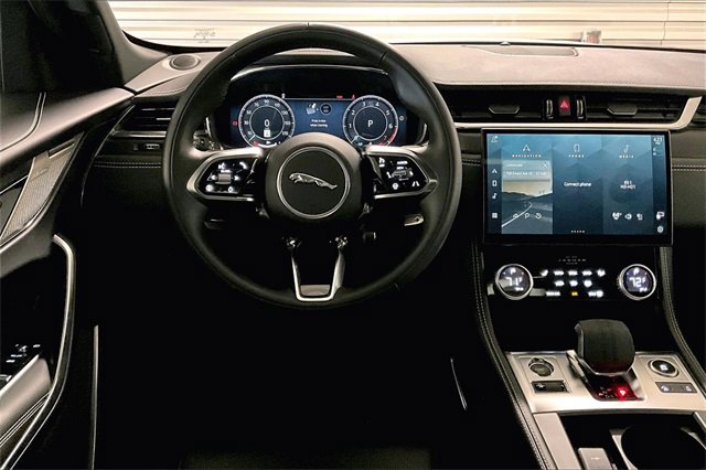 Used 2025 Jaguar F-PACE R-Dynamic S image 4
