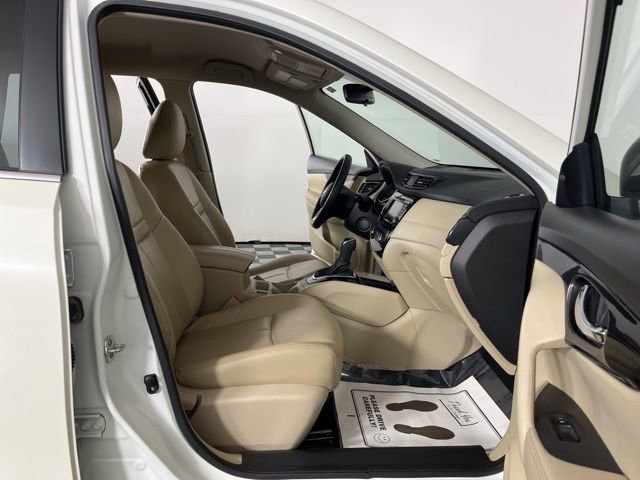 Used 2020 Nissan Rogue SV image 40