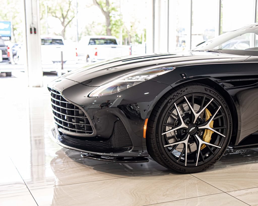 Used 2025 Aston Martin DB12 Convertible RWD image 4