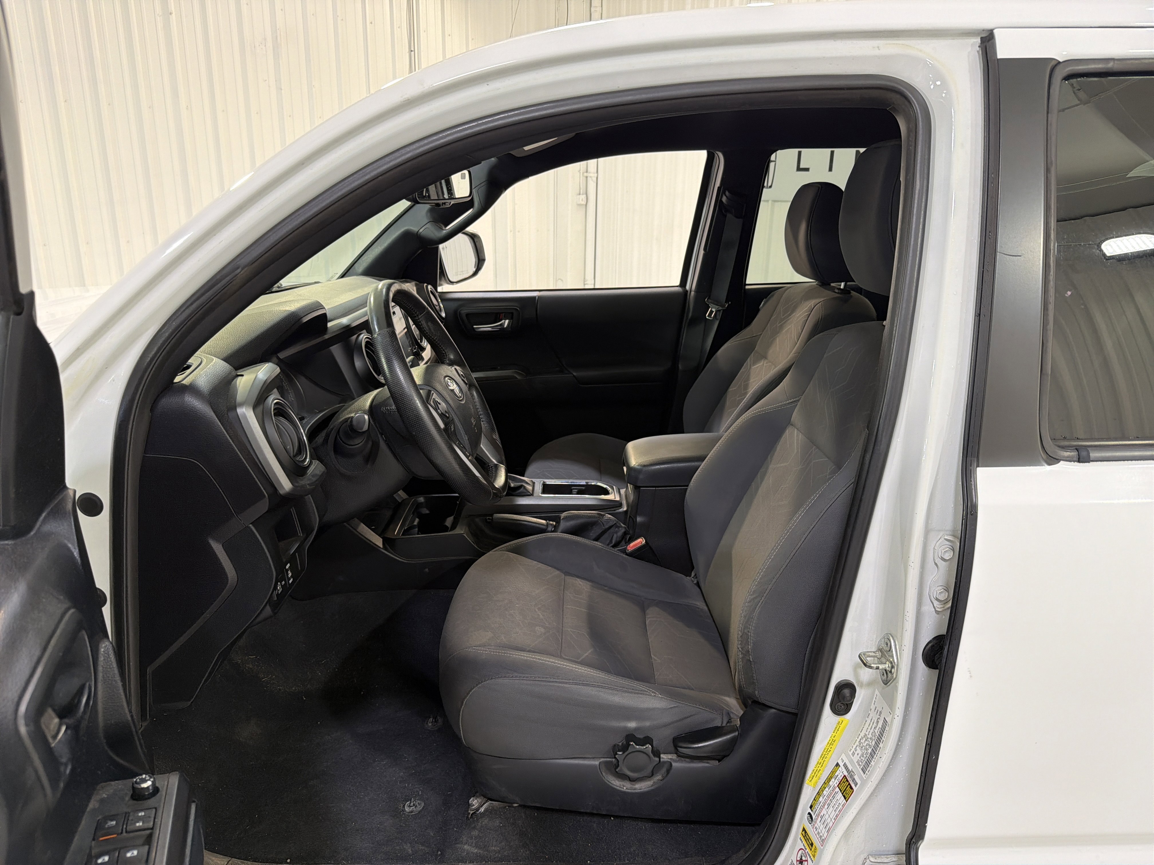 Used 2016 Toyota Tacoma TRD Sport w/ Towing Package image 10