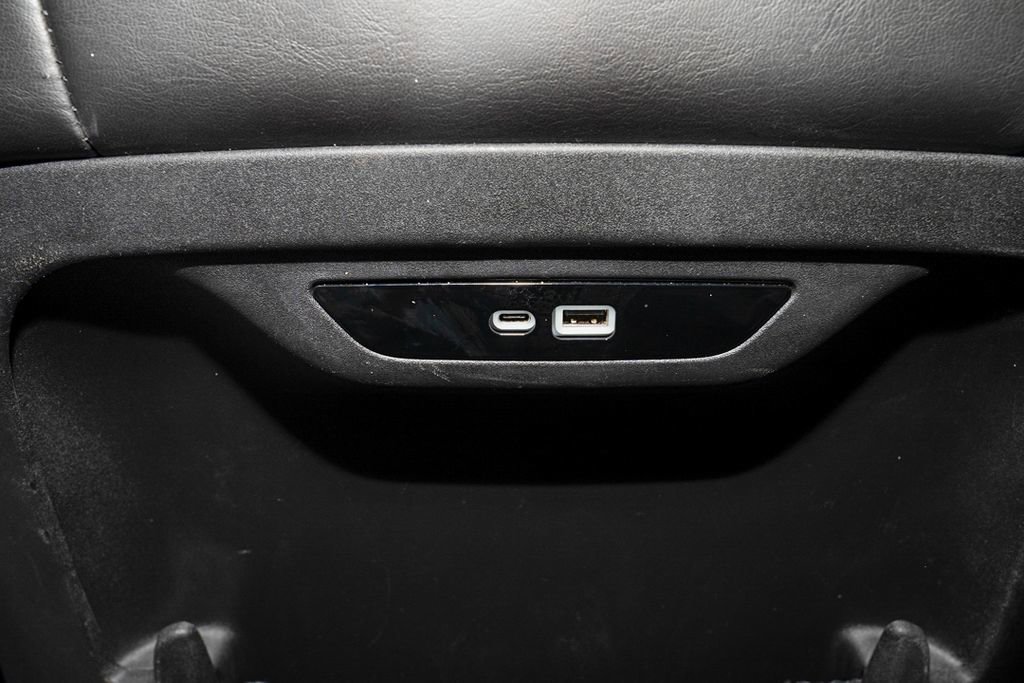 Used 2024 Chrysler Pacifica Touring-L image 8