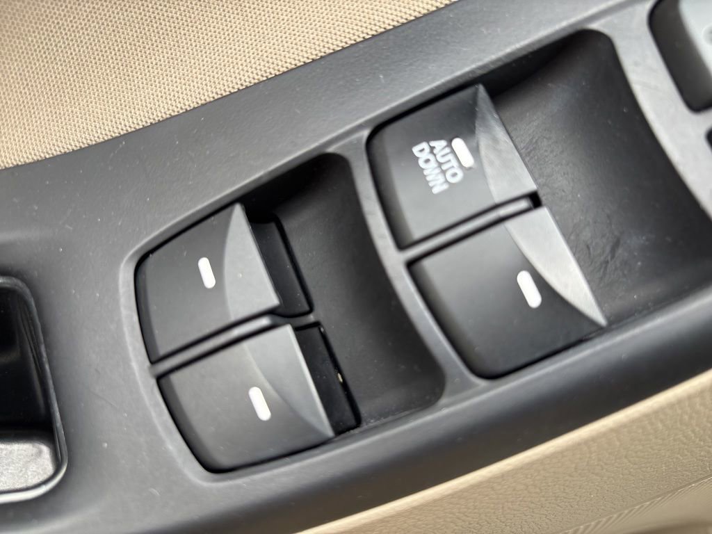 Used 2014 Hyundai Elantra SE w/ Option Group 02 FWD image 12