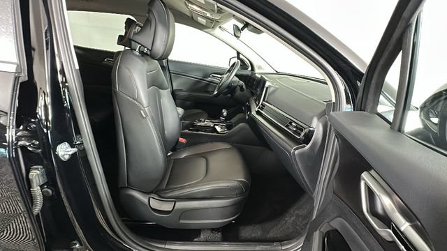 Used 2025 Kia Sportage EX FWD image 31