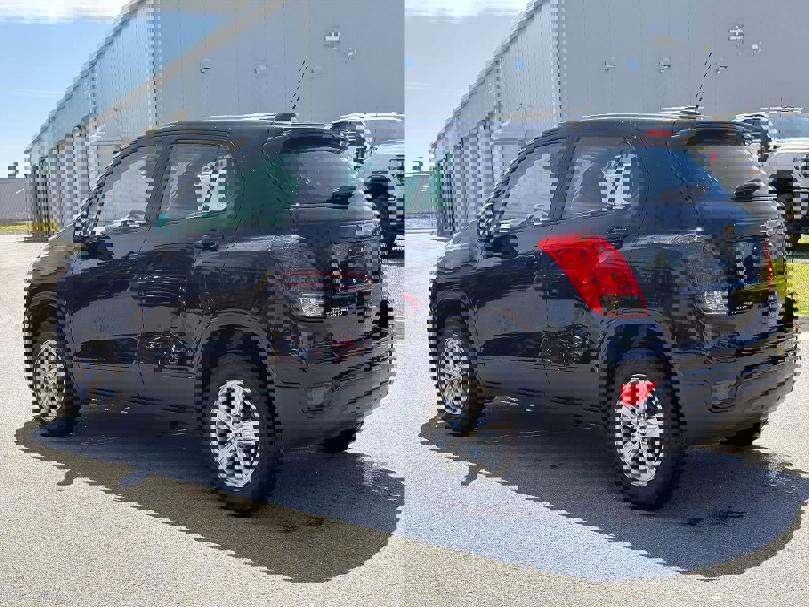 Used 2019 Chevrolet Trax LS AWD/4WD image 8