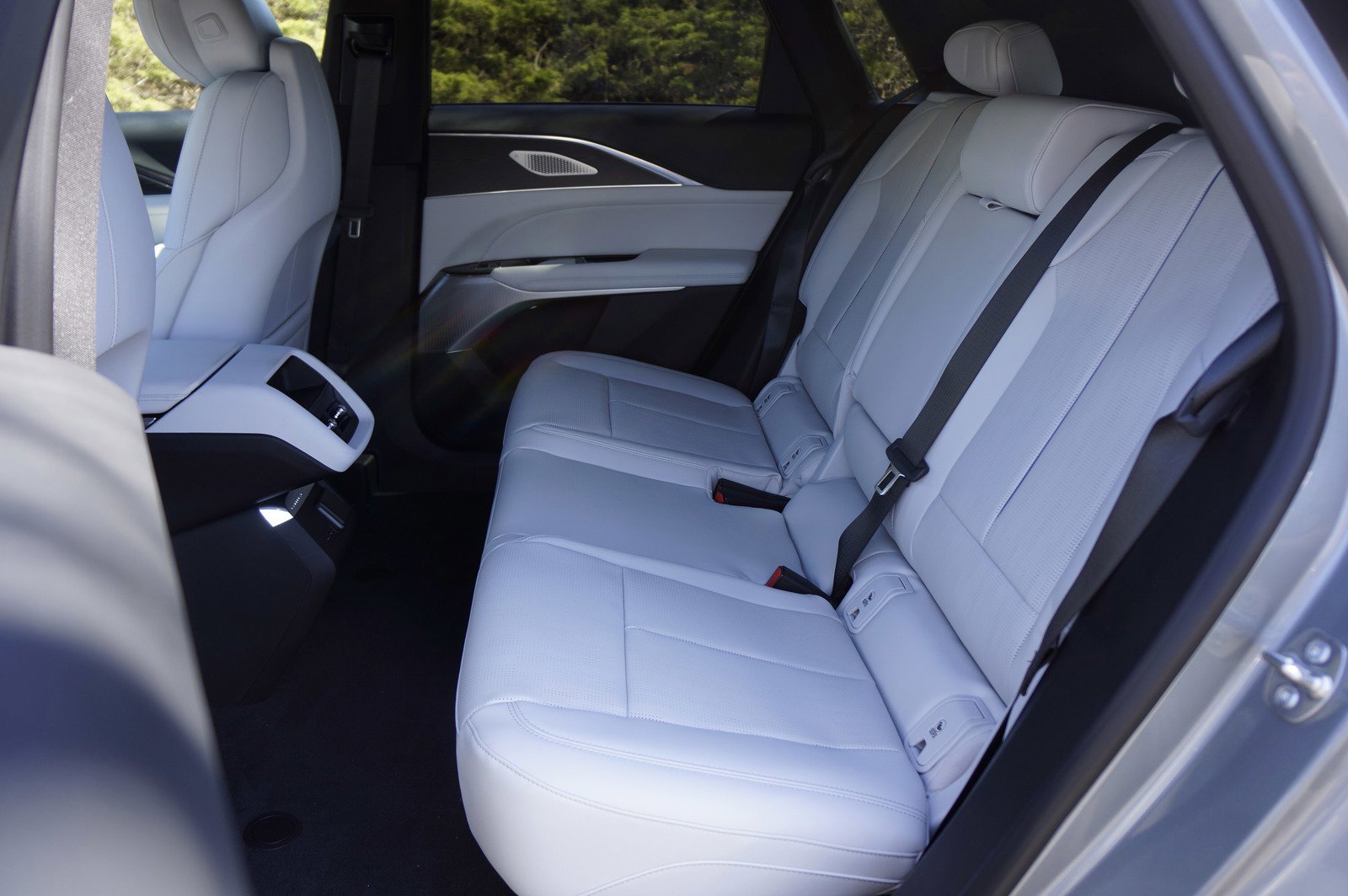 New 2024 Cadillac Lyriq Luxury image 26