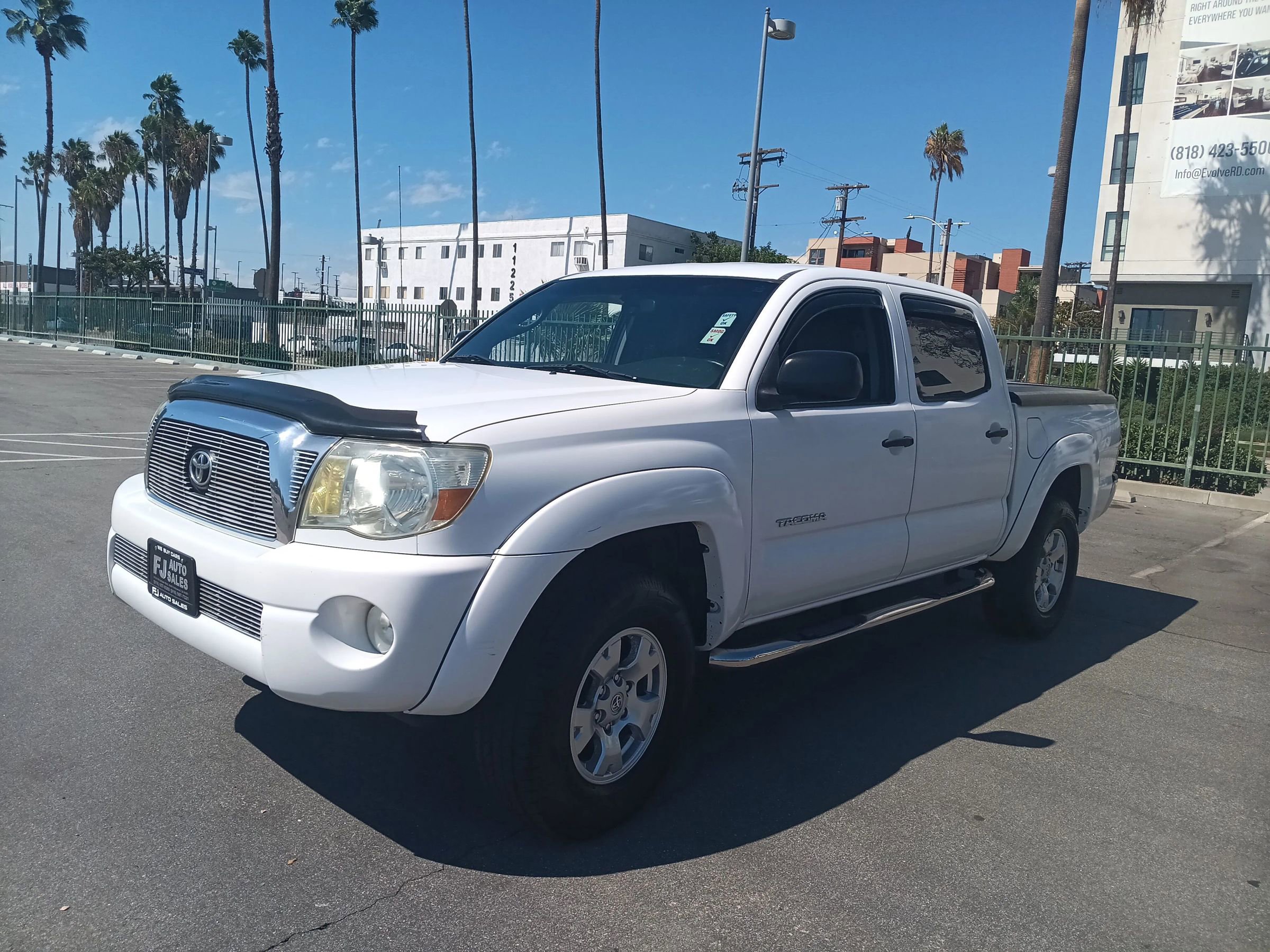 Used 2005 Toyota Tacoma PreRunner image 2