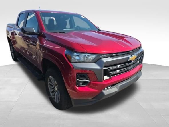 Used 2023 Chevrolet Colorado LT w/ LT Convenience Package AWD/4WD image 2