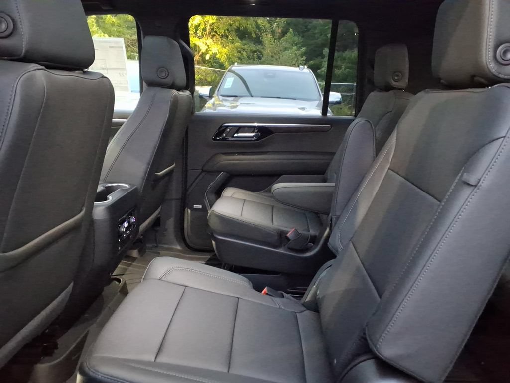 New 2026 Chevrolet Suburban LT w/ Comfort Package AWD/4WD image 14