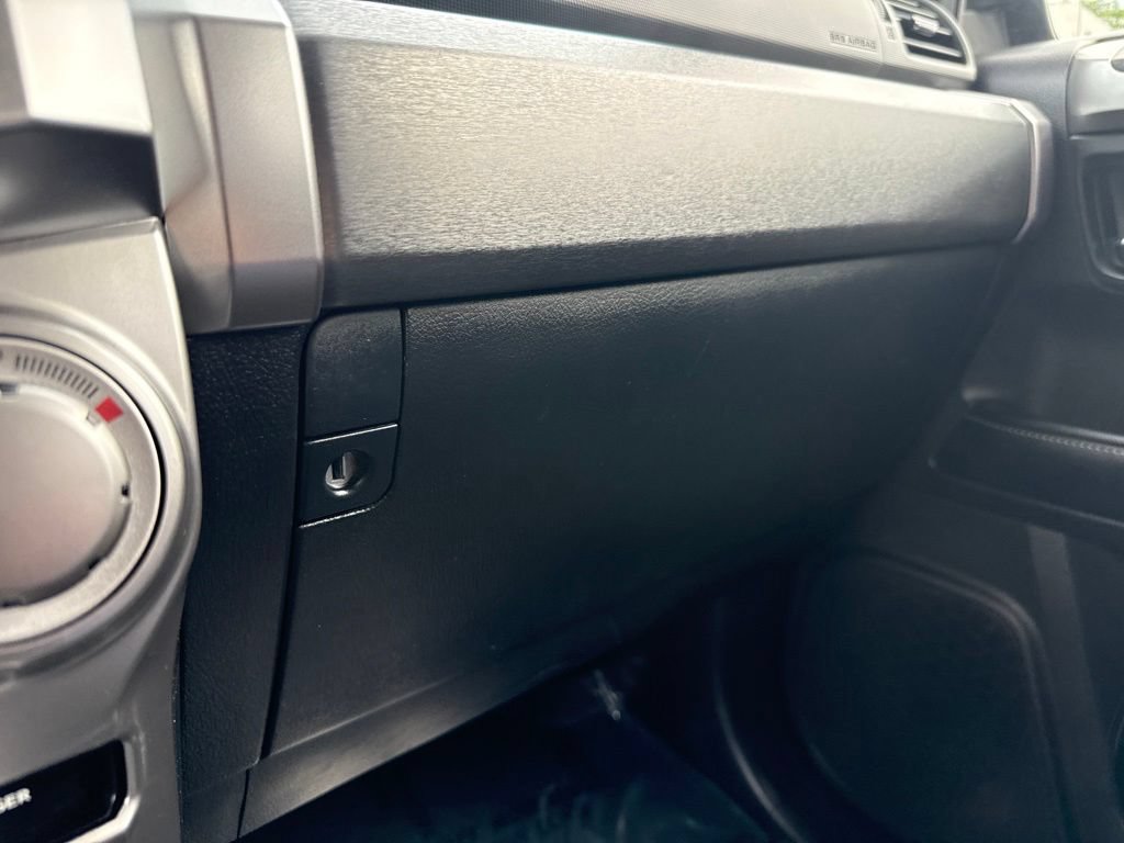 Used 2018 Toyota 4Runner SR5 AWD/4WD image 29