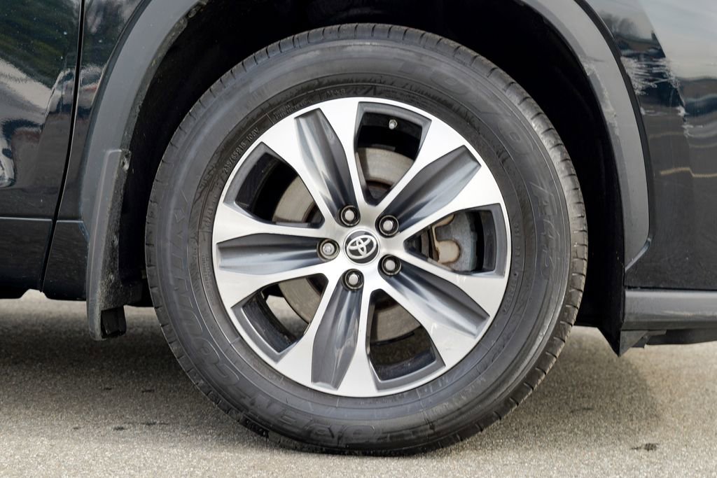 Used 2023 Toyota Highlander XLE AWD/4WD image 10