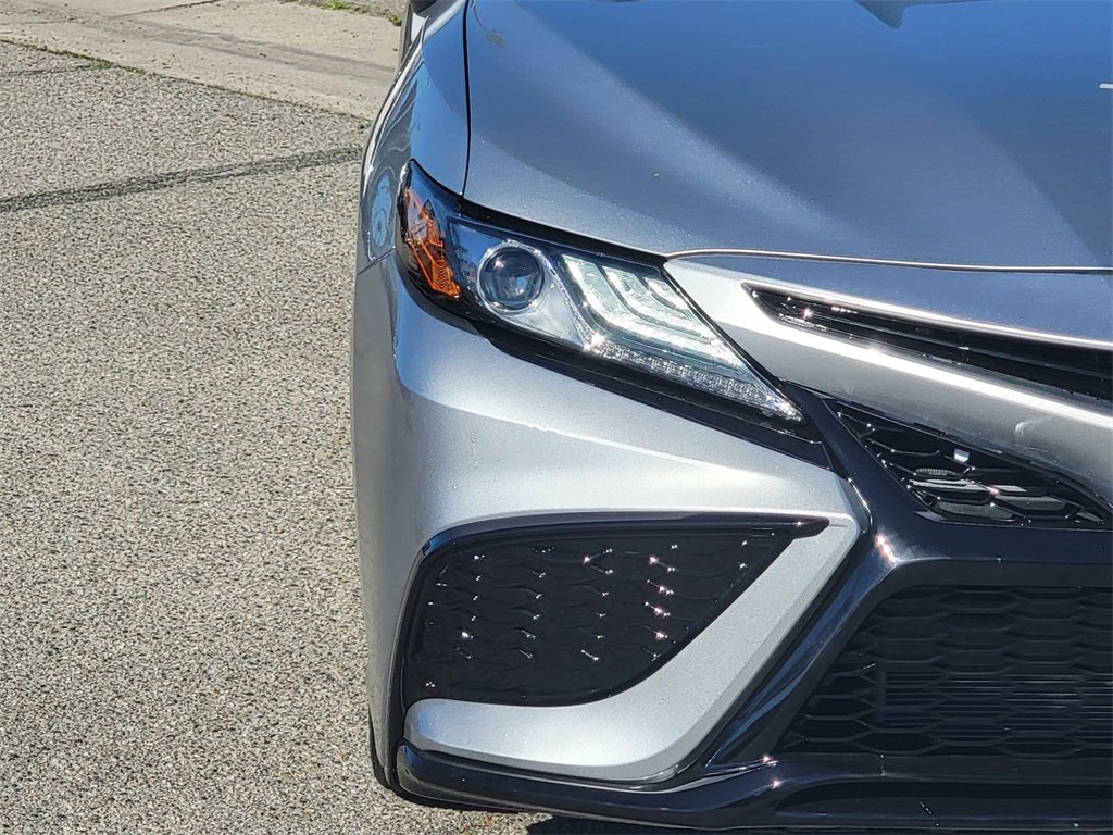 Used 2023 Toyota Camry XSE image 3