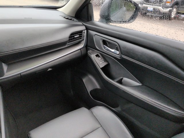 Used 2025 Nissan Rogue SV w/ SV Premium Package FWD image 17