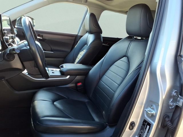 Used 2023 Toyota Highlander XLE image 12