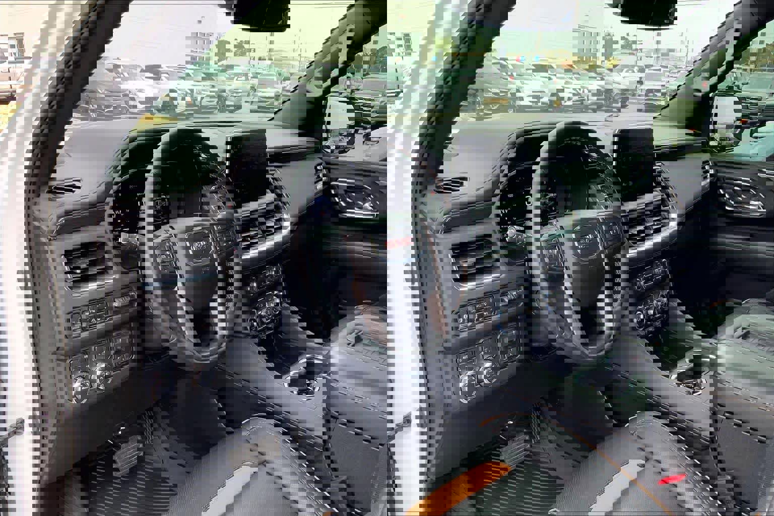 Used 2024 GMC Yukon AT4 w/ Technology Package image 17