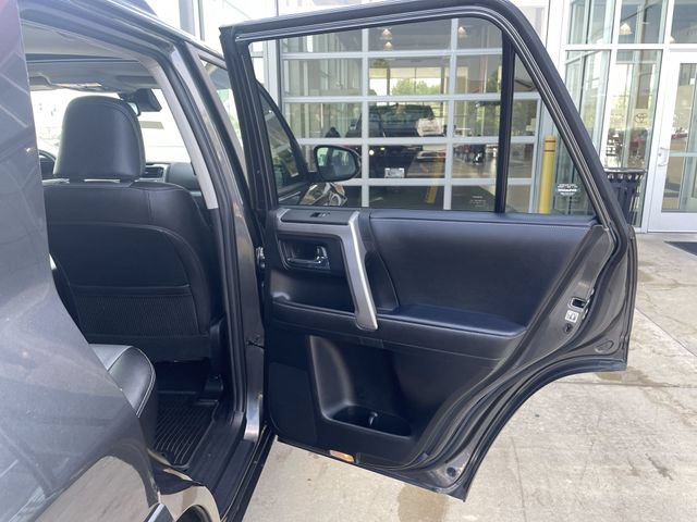 Used 2022 Toyota 4Runner SR5 Premium w/ Moonroof Package AWD/4WD image 37