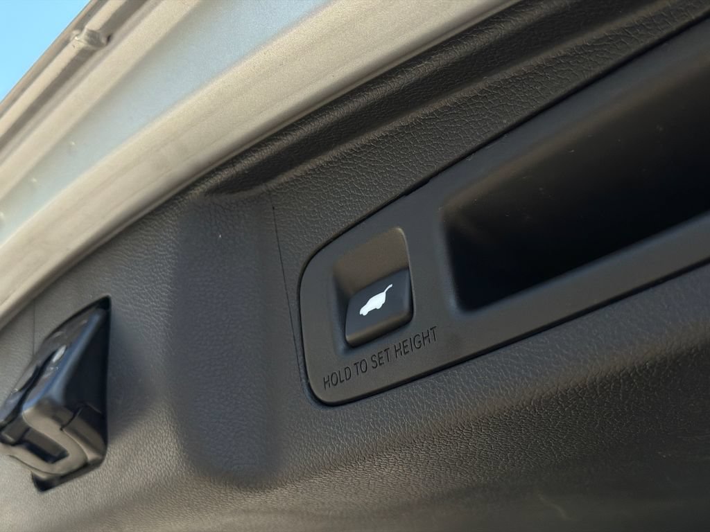 Used 2018 Honda CR-V Touring image 9