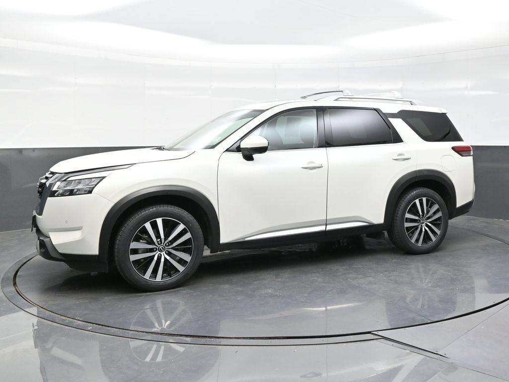 Used 2023 Nissan Pathfinder Platinum AWD/4WD image 3