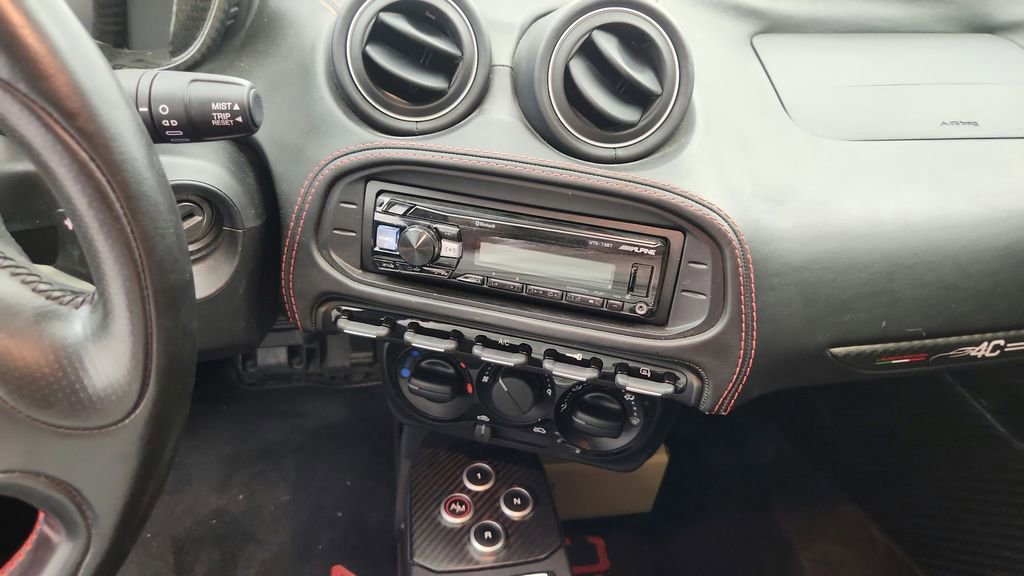 Used 2015 Alfa Romeo 4C Launch Edition w/ Convenience Group RWD image 27