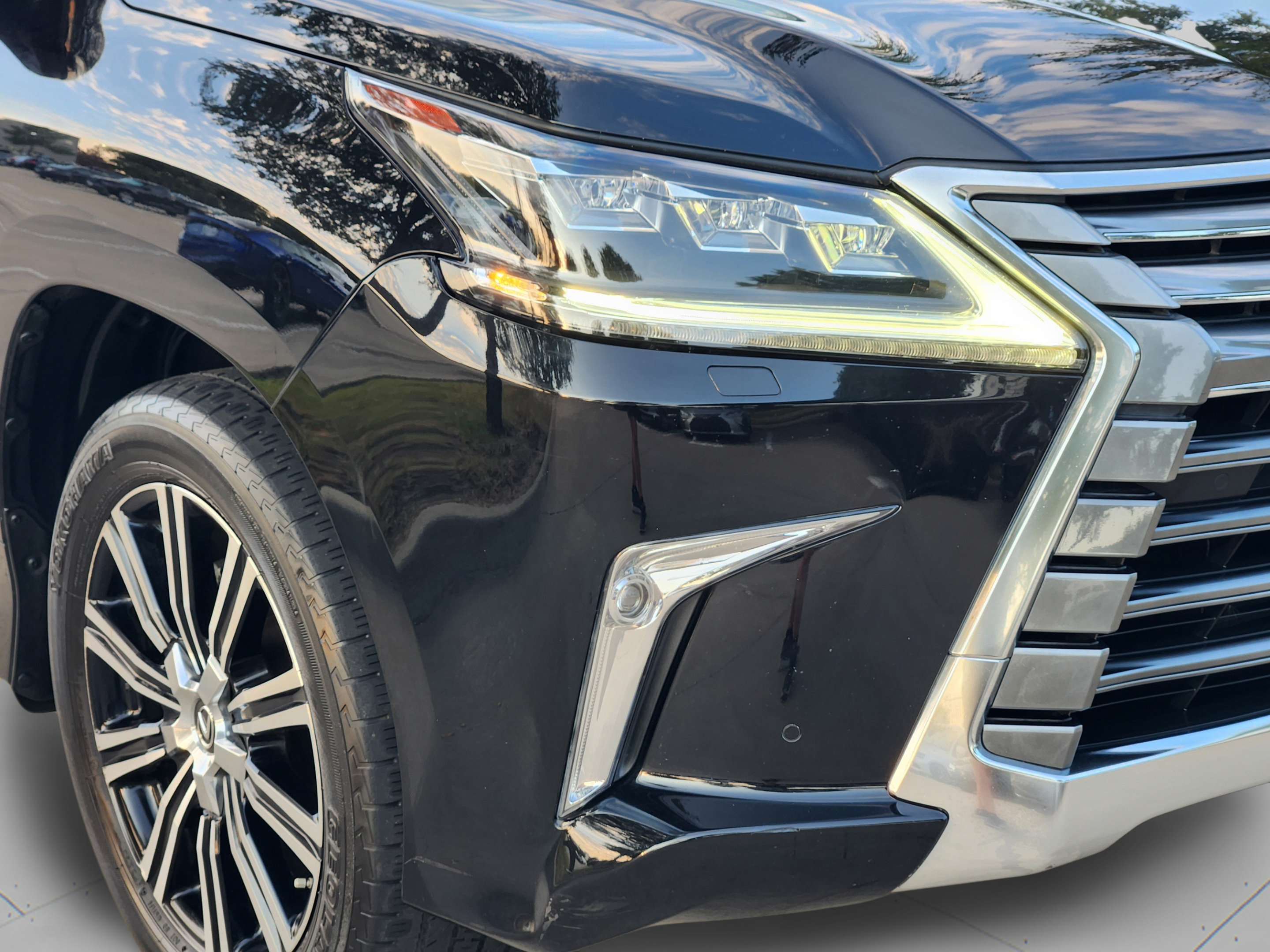 Used 2021 Lexus LX 570 4WD w/ Luxury Package image 36